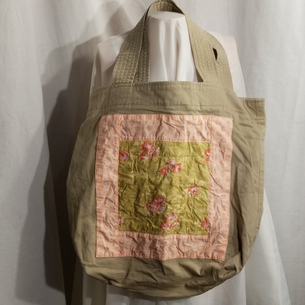 Canvas tote with quilt floral panel